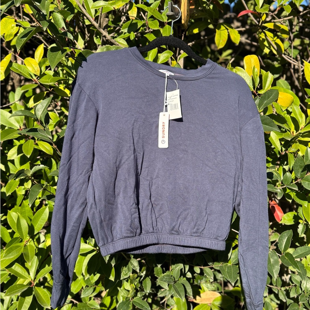 🆕 SUNDRY Long-sleeved crewneck cropped sweater top in deep navy size XS NWT - Picture 3 of 4